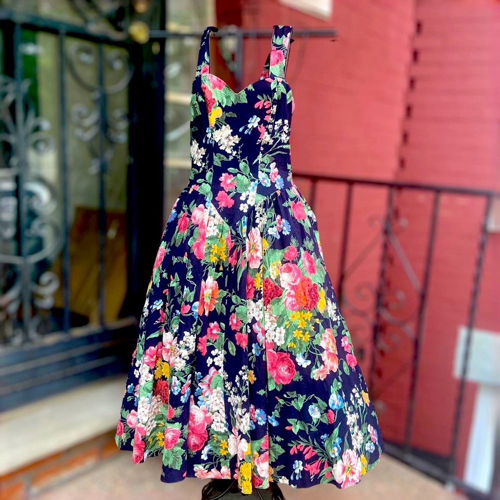 VTG 80s does 50s floral fit and flare cotton dress-30”W